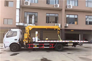 洋桥附近汽车轮胎更换